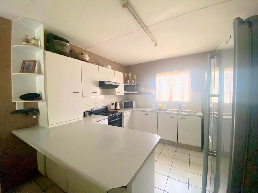2 Bedroom Property for Sale in Vorna Valley Gauteng