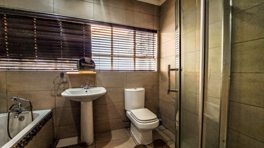 4 Bedroom Property for Sale in Vanderbijlpark SW 1 Gauteng