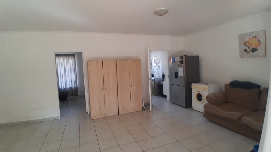 To Let 2 Bedroom Property for Rent in Glen Austin Gauteng