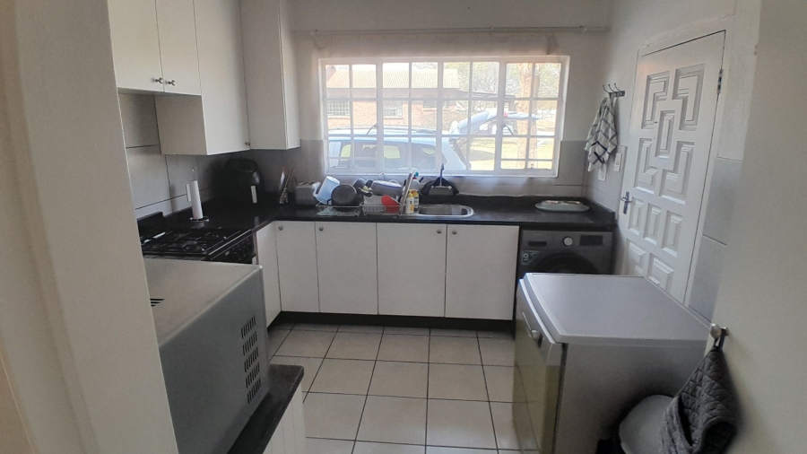 To Let 2 Bedroom Property for Rent in Glen Austin Gauteng