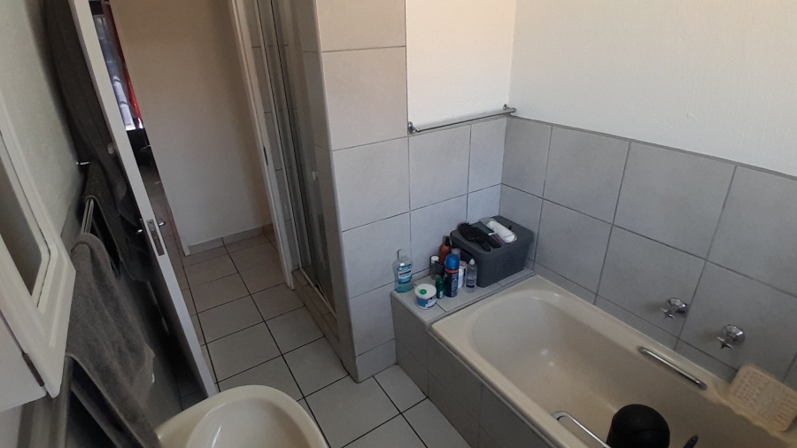 To Let 2 Bedroom Property for Rent in Glen Austin Gauteng