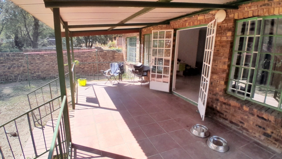 To Let 2 Bedroom Property for Rent in Glen Austin Gauteng