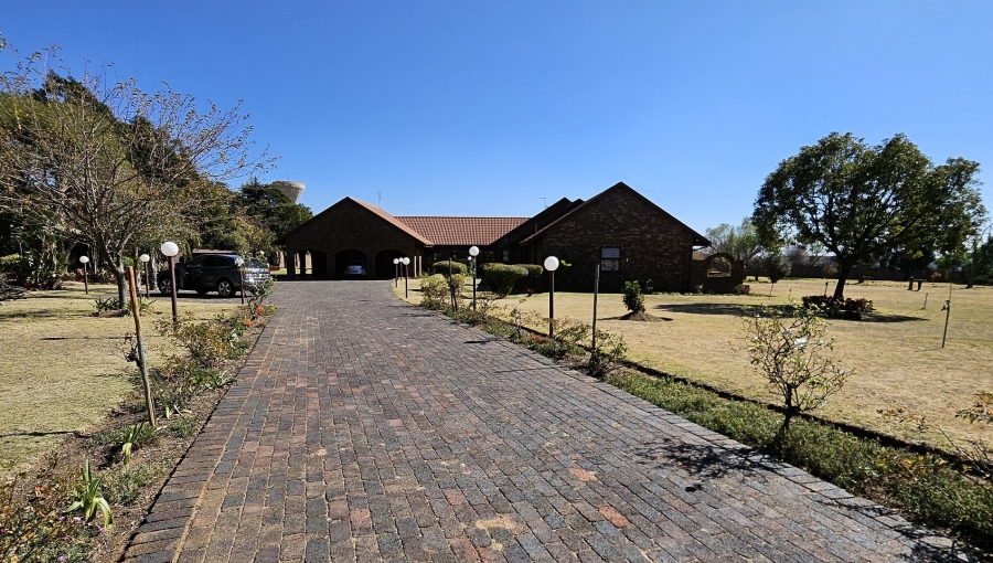 To Let 4 Bedroom Property for Rent in Randjesfontein A H Gauteng