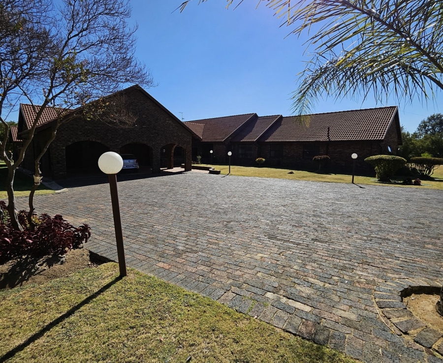 To Let 4 Bedroom Property for Rent in Randjesfontein A H Gauteng