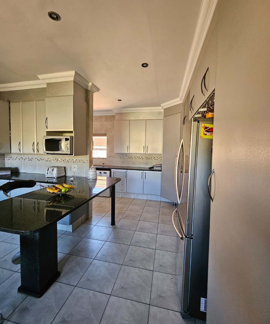To Let 4 Bedroom Property for Rent in Randjesfontein A H Gauteng