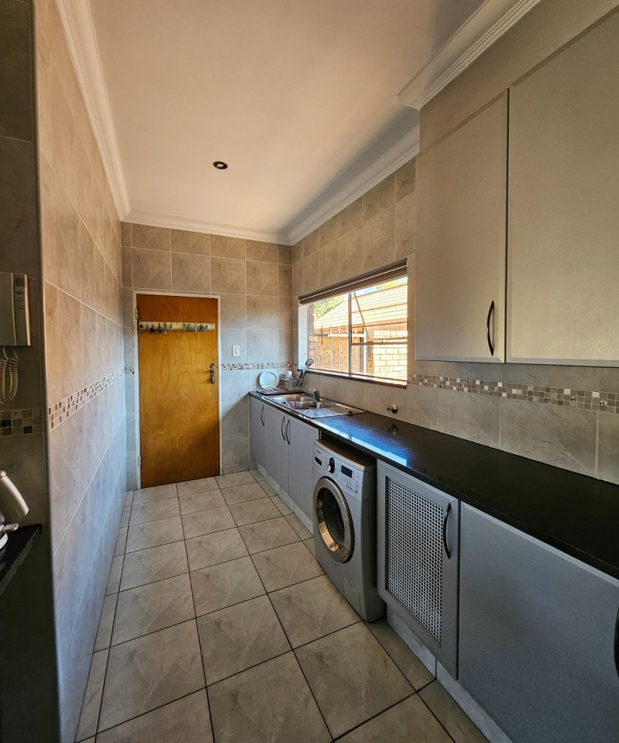 To Let 4 Bedroom Property for Rent in Randjesfontein A H Gauteng