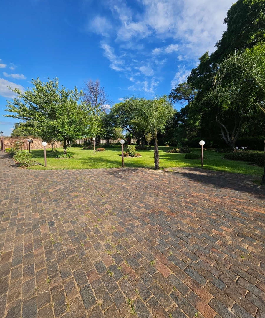 To Let 4 Bedroom Property for Rent in Randjesfontein A H Gauteng