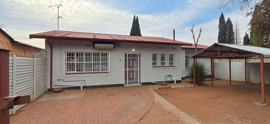 To Let 3 Bedroom Property for Rent in Elsburg Gauteng