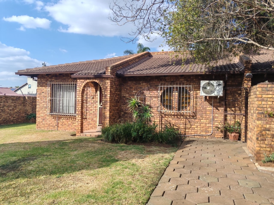 3 Bedroom Property for Sale in Wierda Park Gauteng