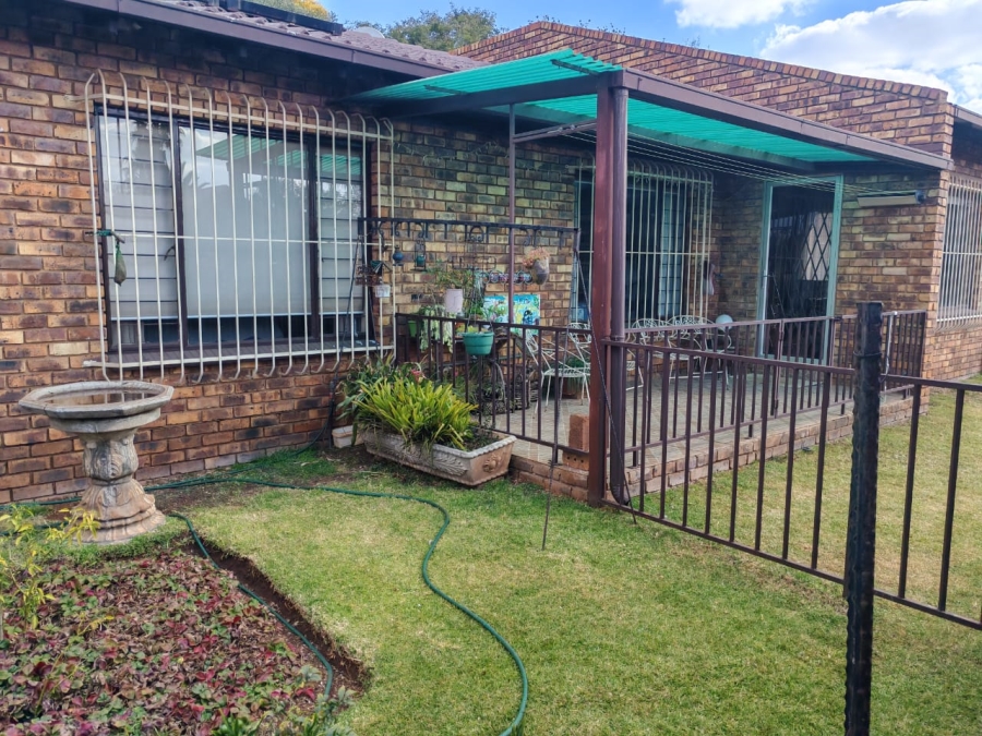 3 Bedroom Property for Sale in Wierda Park Gauteng