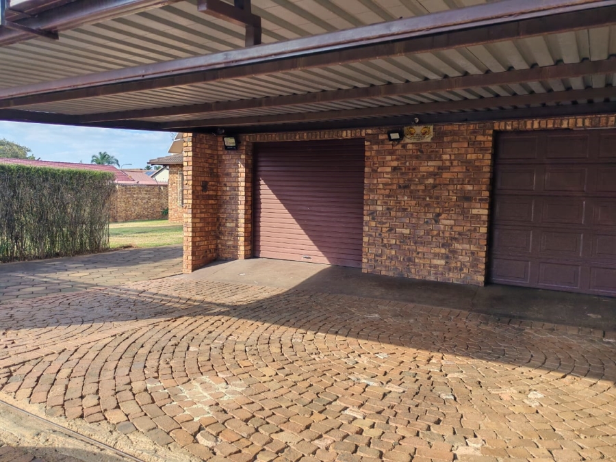3 Bedroom Property for Sale in Wierda Park Gauteng