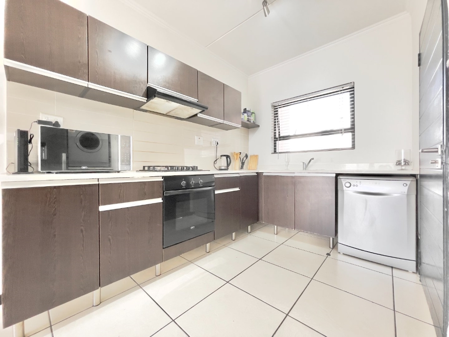 To Let 2 Bedroom Property for Rent in Fourways Gauteng
