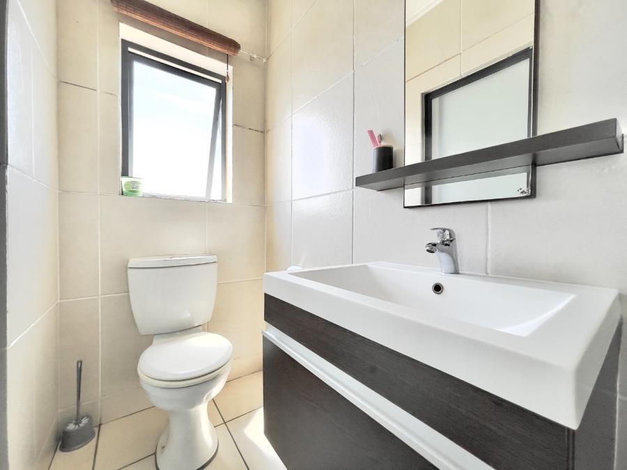To Let 2 Bedroom Property for Rent in Fourways Gauteng