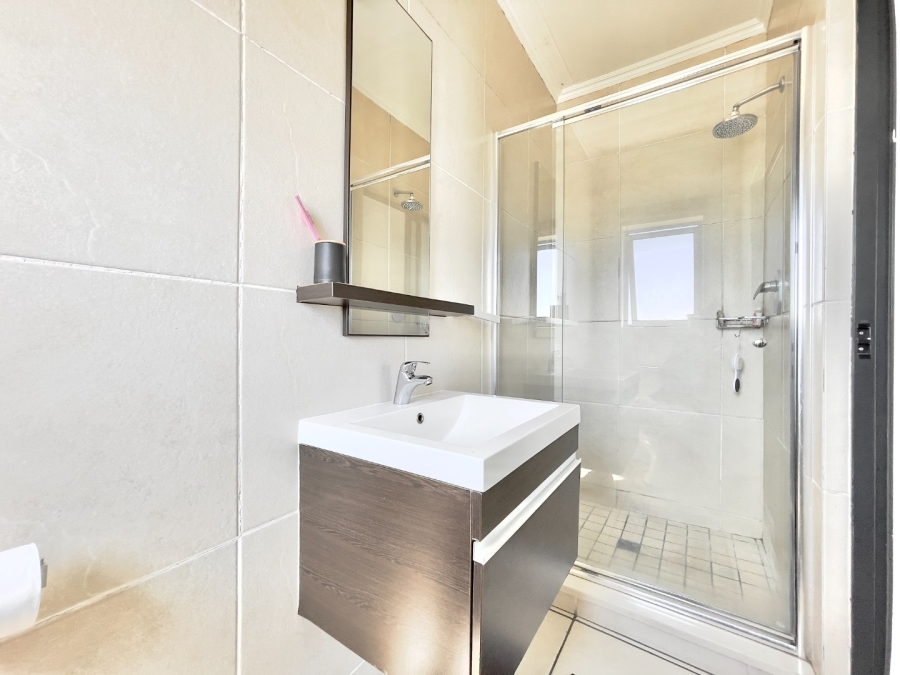 To Let 2 Bedroom Property for Rent in Fourways Gauteng