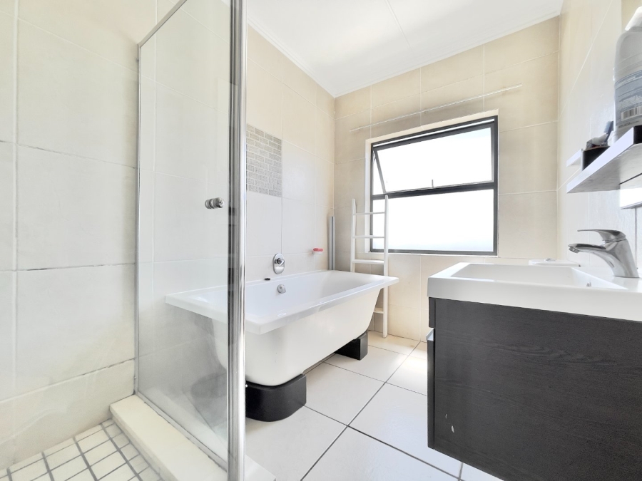 To Let 2 Bedroom Property for Rent in Fourways Gauteng