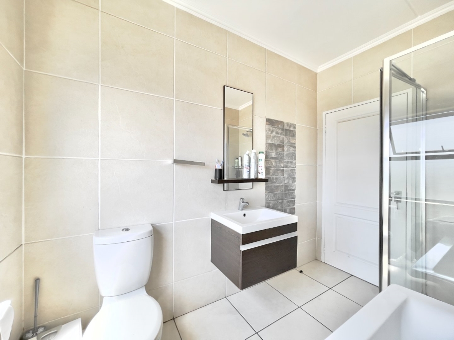 To Let 2 Bedroom Property for Rent in Fourways Gauteng