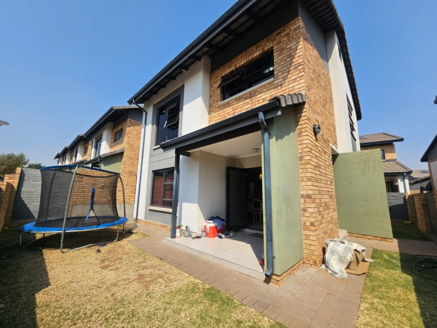 To Let 3 Bedroom Property for Rent in Amberfield Gauteng