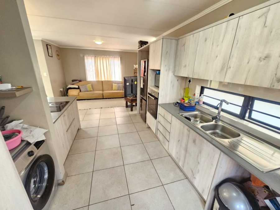 To Let 3 Bedroom Property for Rent in Amberfield Gauteng