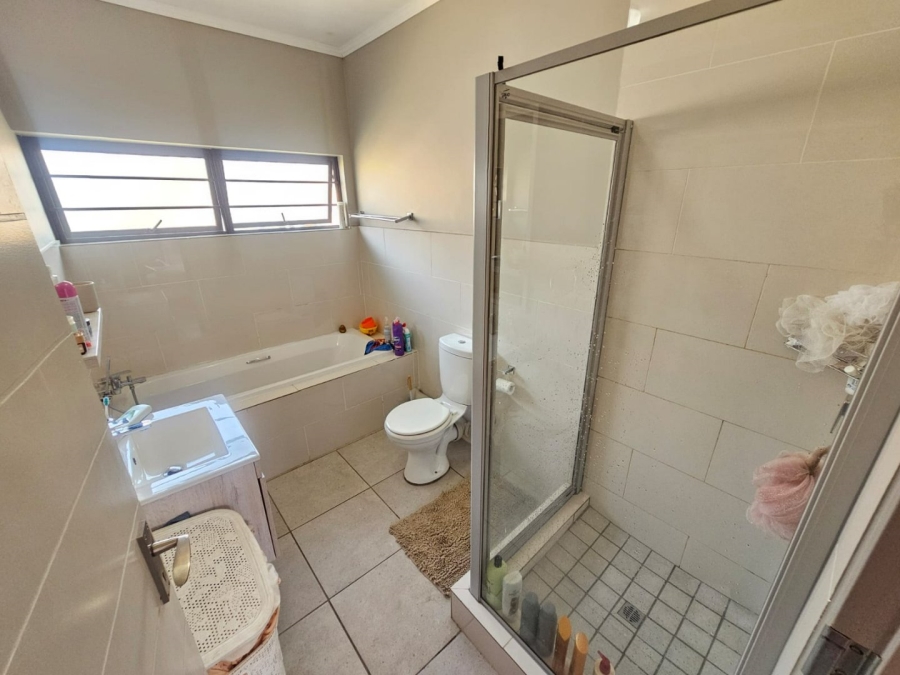 To Let 3 Bedroom Property for Rent in Amberfield Gauteng