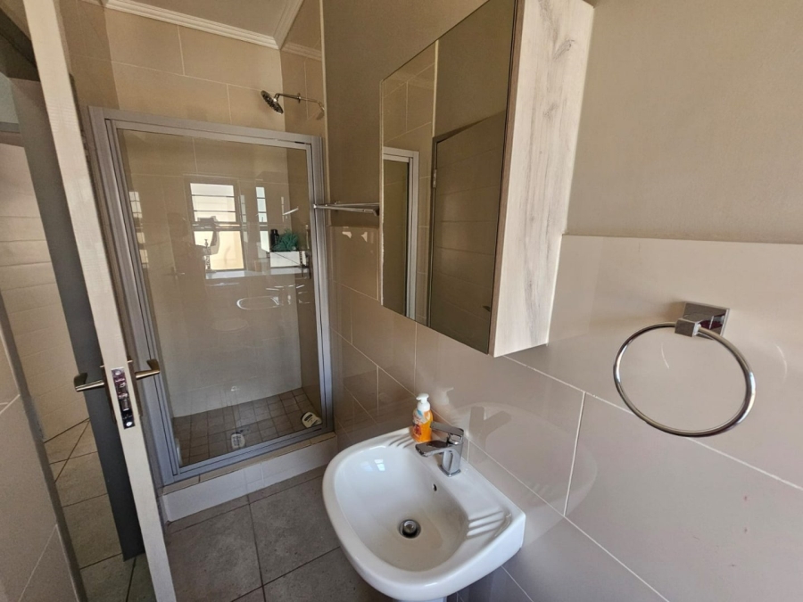 To Let 3 Bedroom Property for Rent in Amberfield Gauteng
