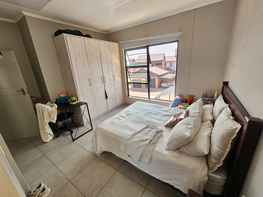 To Let 3 Bedroom Property for Rent in Amberfield Gauteng