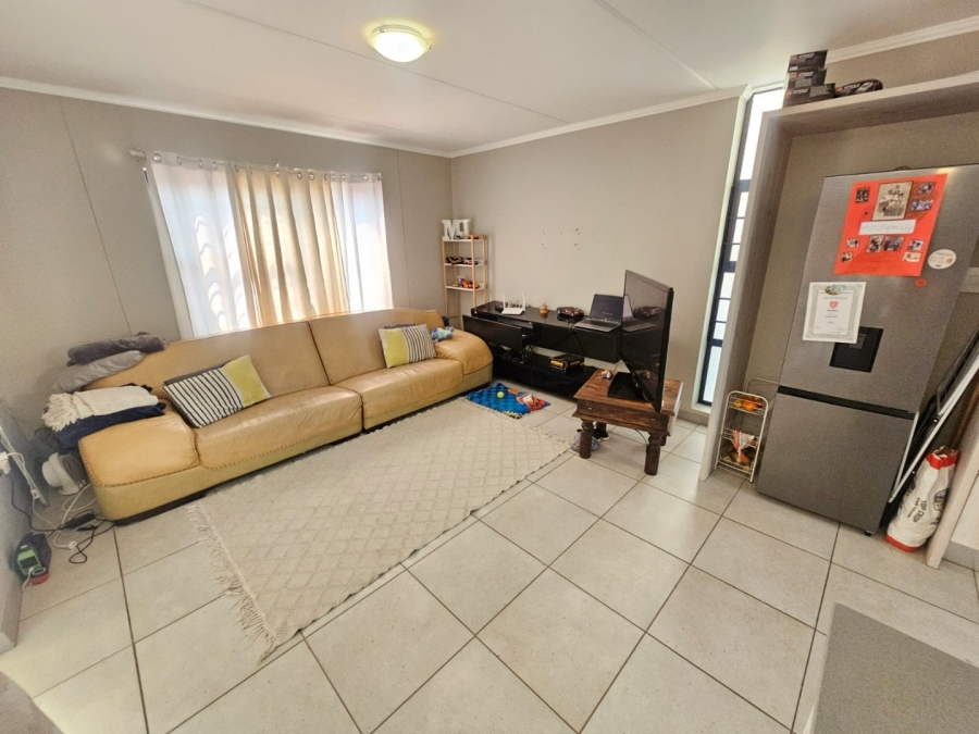 To Let 3 Bedroom Property for Rent in Amberfield Gauteng