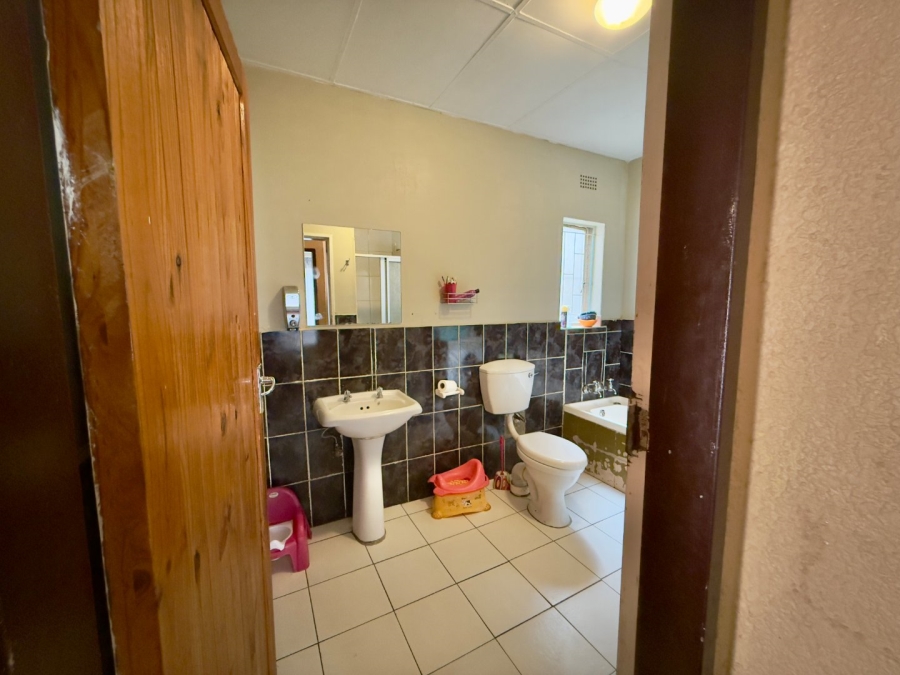 To Let 3 Bedroom Property for Rent in Kenilworth Gauteng