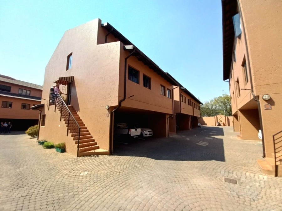 2 Bedroom Property for Sale in Buurendal Gauteng