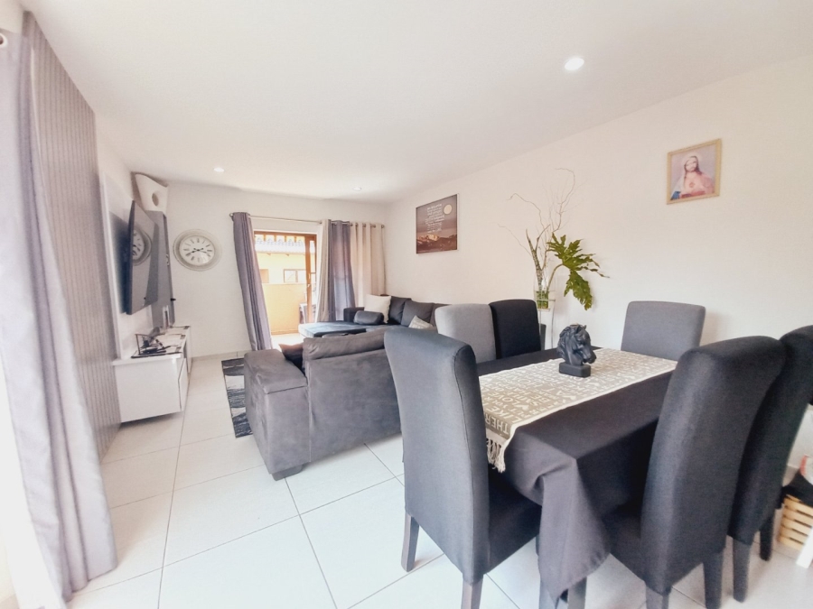 2 Bedroom Property for Sale in Buurendal Gauteng