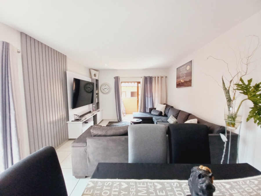2 Bedroom Property for Sale in Buurendal Gauteng