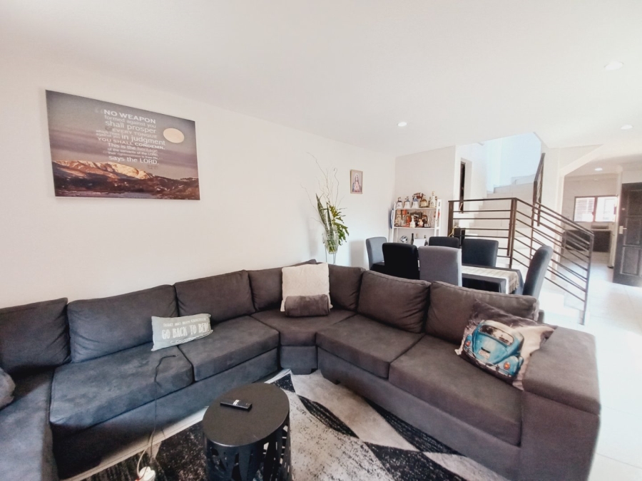 2 Bedroom Property for Sale in Buurendal Gauteng