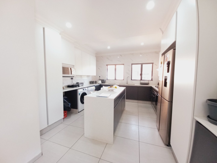2 Bedroom Property for Sale in Buurendal Gauteng