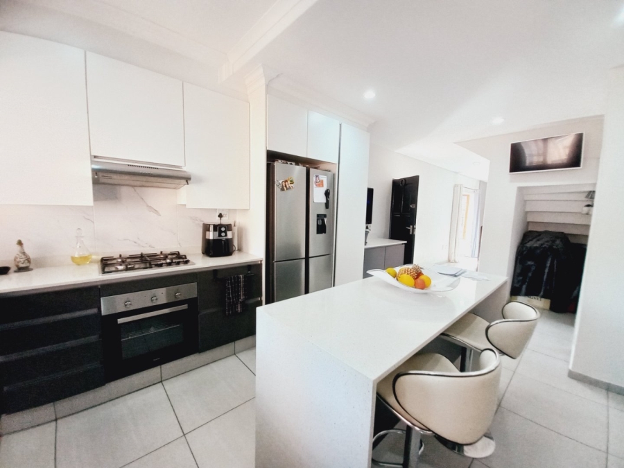 2 Bedroom Property for Sale in Buurendal Gauteng