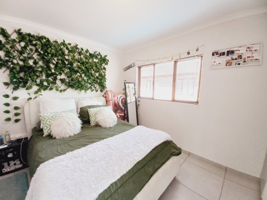 2 Bedroom Property for Sale in Buurendal Gauteng