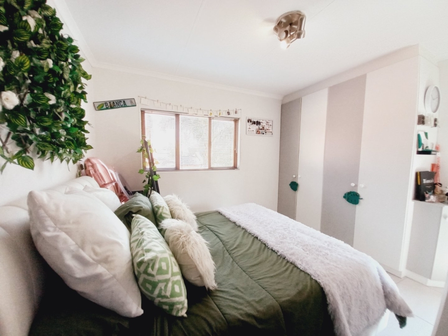 2 Bedroom Property for Sale in Buurendal Gauteng