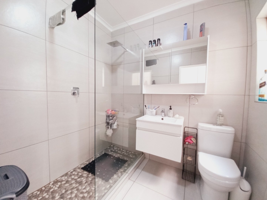 2 Bedroom Property for Sale in Buurendal Gauteng