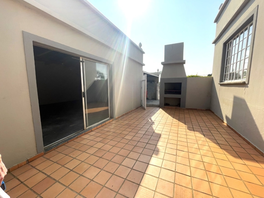 To Let 4 Bedroom Property for Rent in Eldoraigne Gauteng