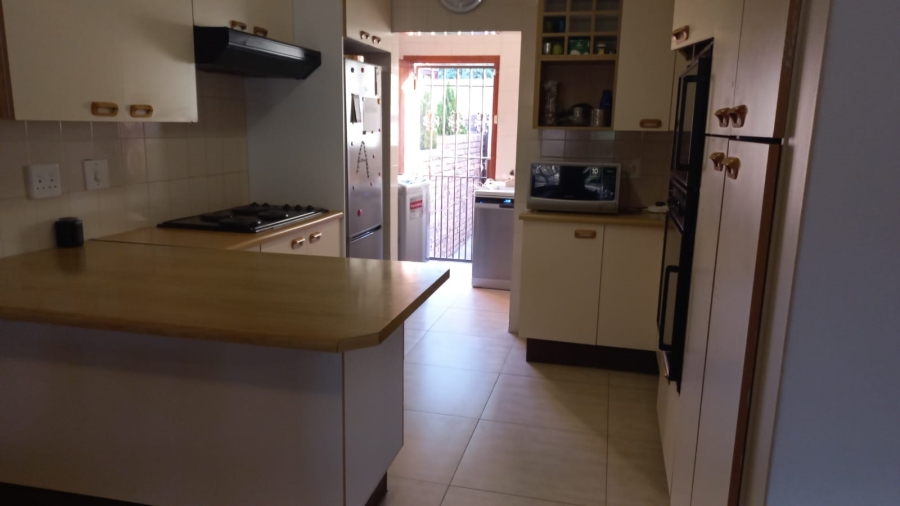 To Let 2 Bedroom Property for Rent in Ridgeway Gauteng