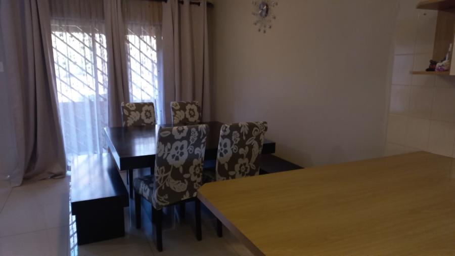 To Let 2 Bedroom Property for Rent in Ridgeway Gauteng