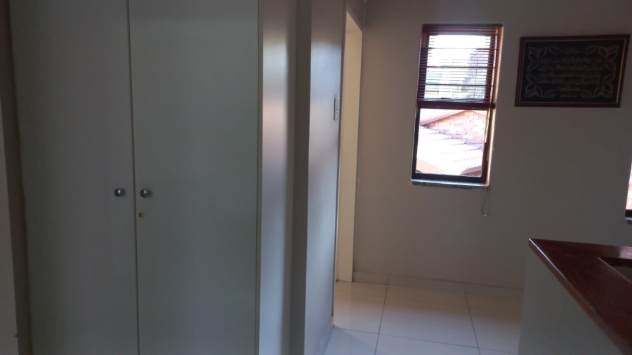 To Let 2 Bedroom Property for Rent in Ridgeway Gauteng