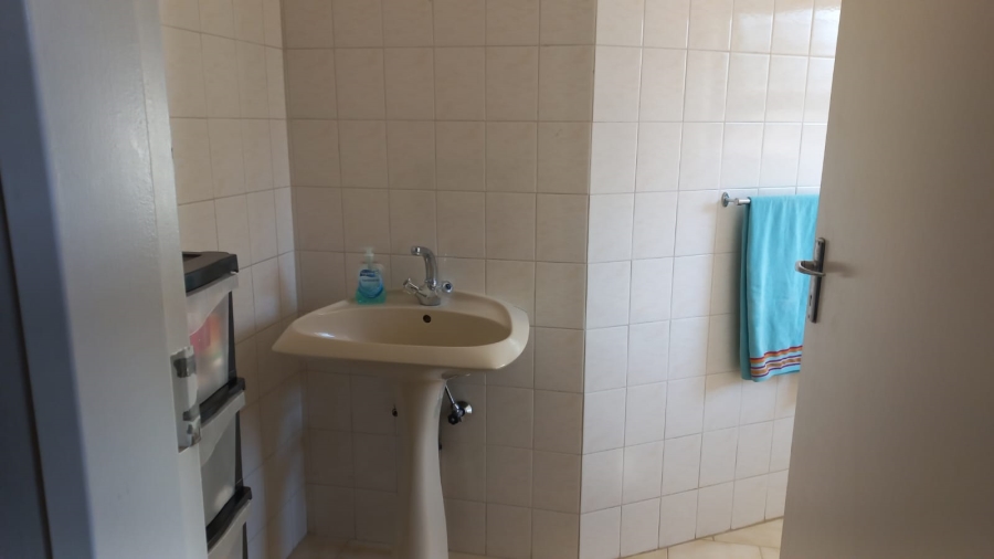 To Let 2 Bedroom Property for Rent in Ridgeway Gauteng