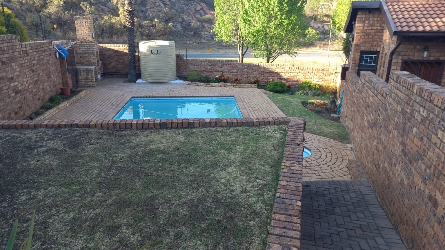 To Let 2 Bedroom Property for Rent in Ridgeway Gauteng