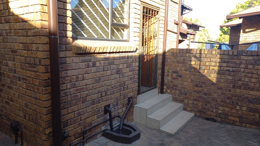 To Let 2 Bedroom Property for Rent in Ridgeway Gauteng