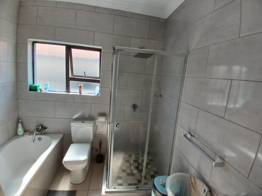 3 Bedroom Property for Sale in The Orchards Gauteng