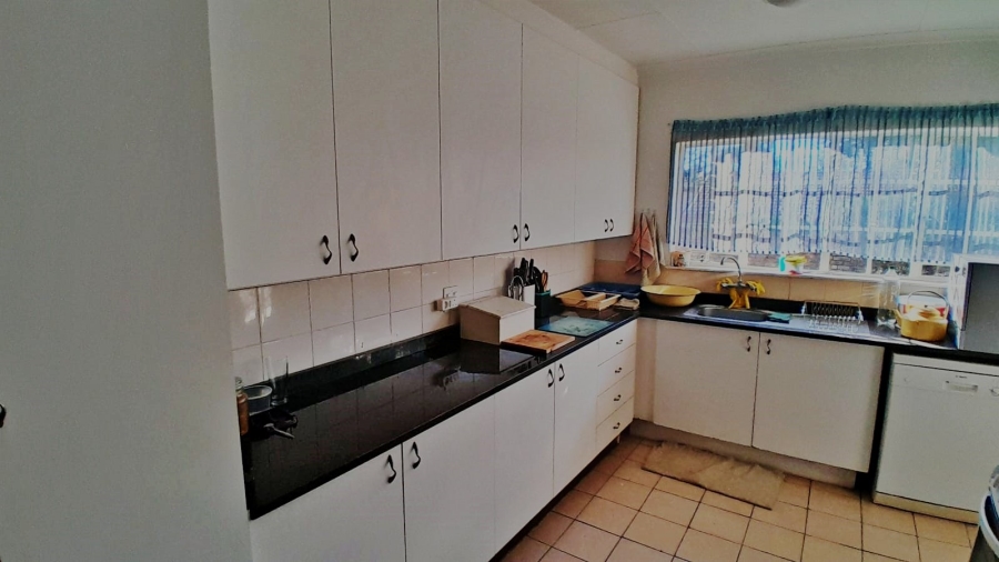To Let 2 Bedroom Property for Rent in Glen Austin Gauteng