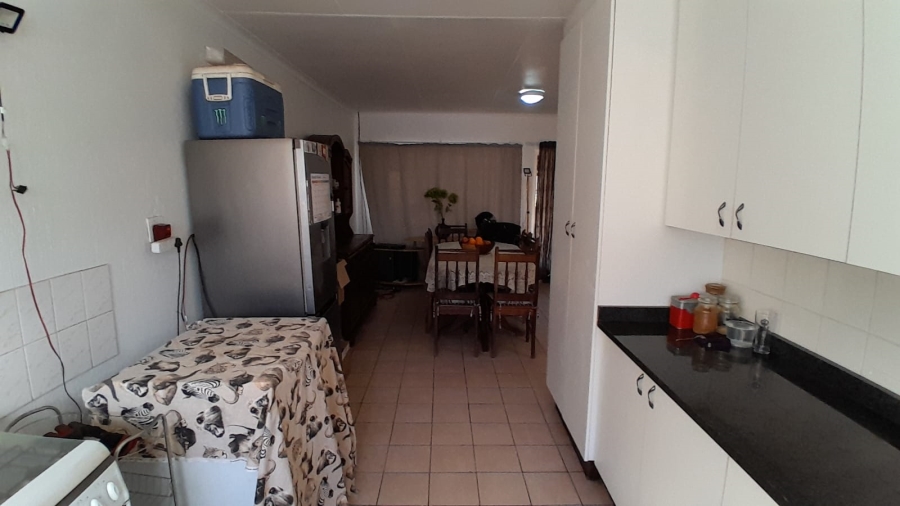 To Let 2 Bedroom Property for Rent in Glen Austin Gauteng