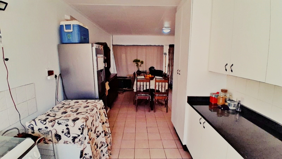 To Let 2 Bedroom Property for Rent in Glen Austin Gauteng