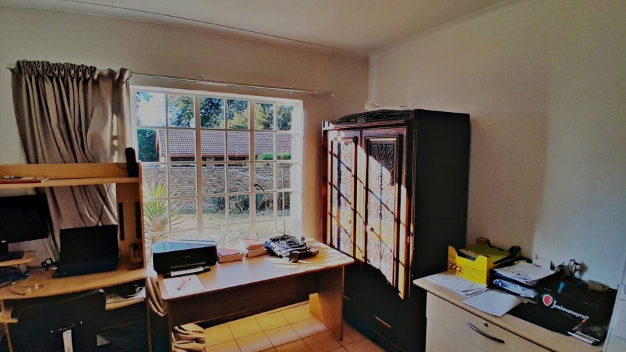 To Let 2 Bedroom Property for Rent in Glen Austin Gauteng