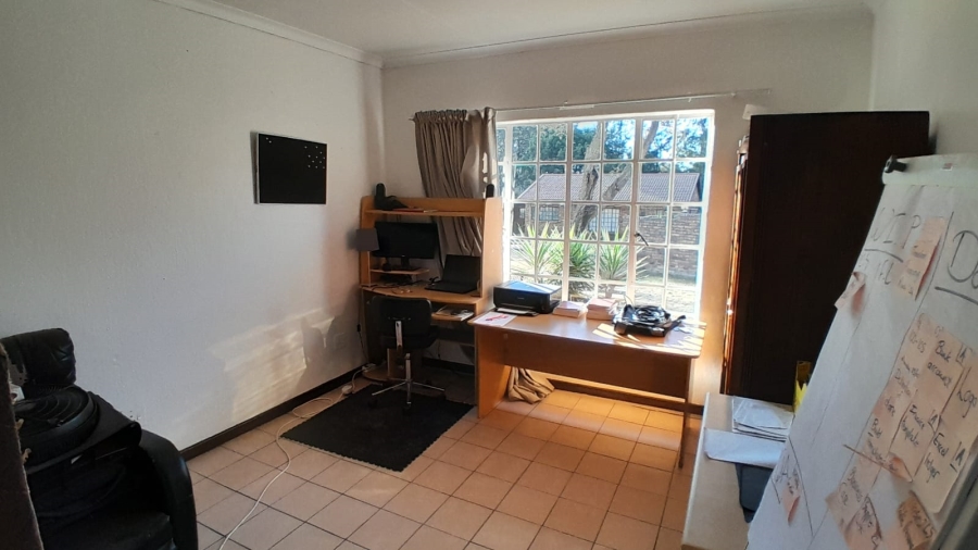 To Let 2 Bedroom Property for Rent in Glen Austin Gauteng