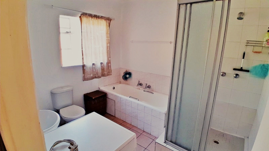 To Let 2 Bedroom Property for Rent in Glen Austin Gauteng